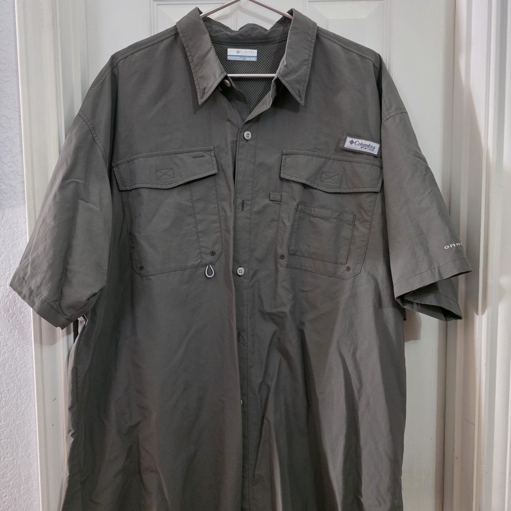 Columbia Gray Short Sleeve Shirt